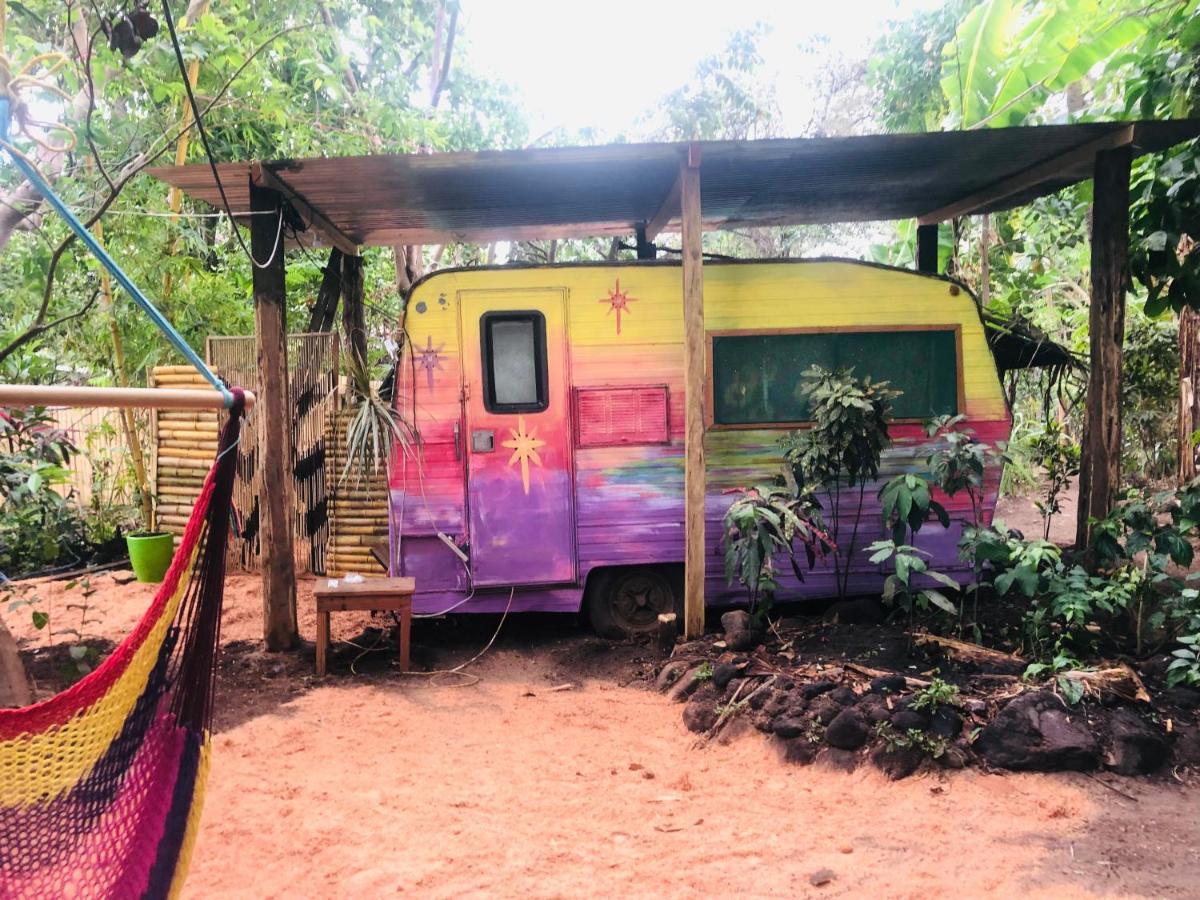 Rainbow Caravan Hostel Las Pilas Exteriör bild